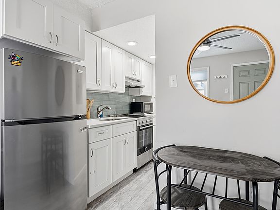 5th image of 308 E Wildwood Ave Unit 202