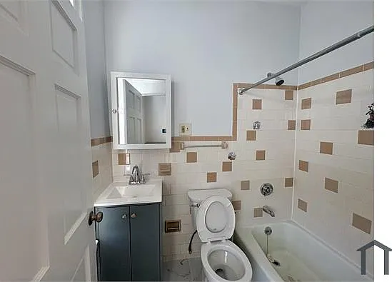 363 Adams St #3 — Photo 4