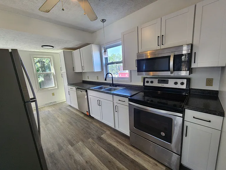 16 Palmetto Ave — Photo 2