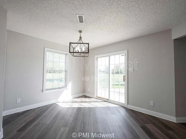 859 Runnymede Dr — Photo 17