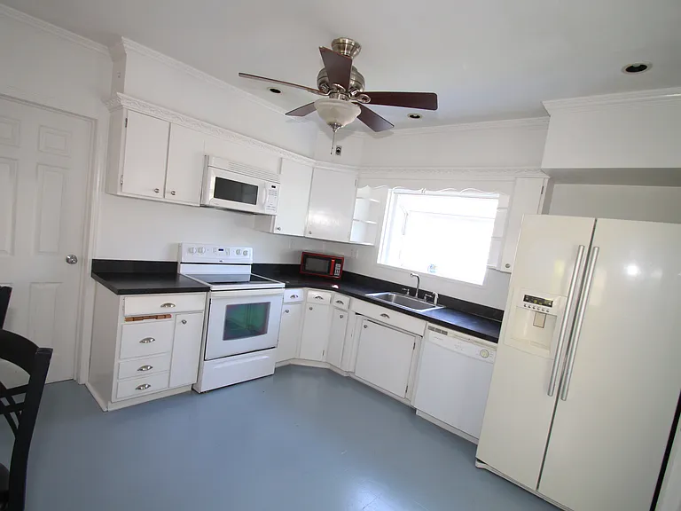 38 Glenwood Blvd — Photo 11