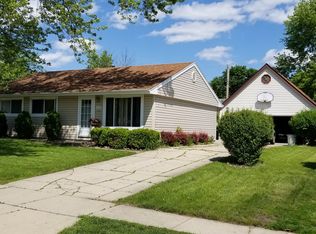 513 S Park Blvd, Streamwood, IL 60107