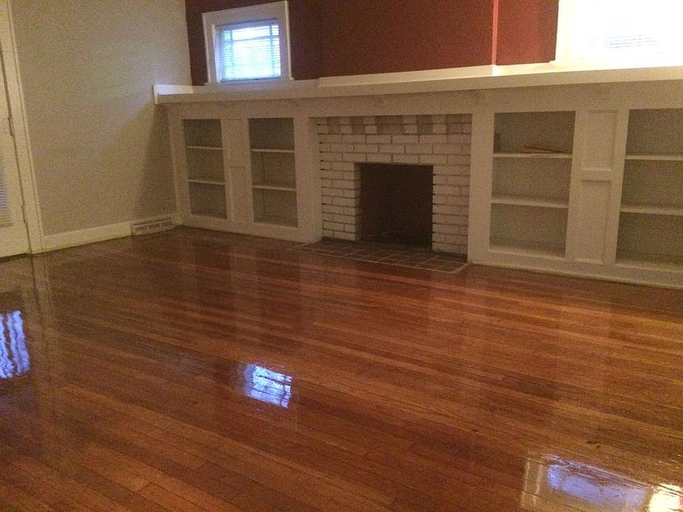 Frpl. w/14' Mantle & Bookshelves