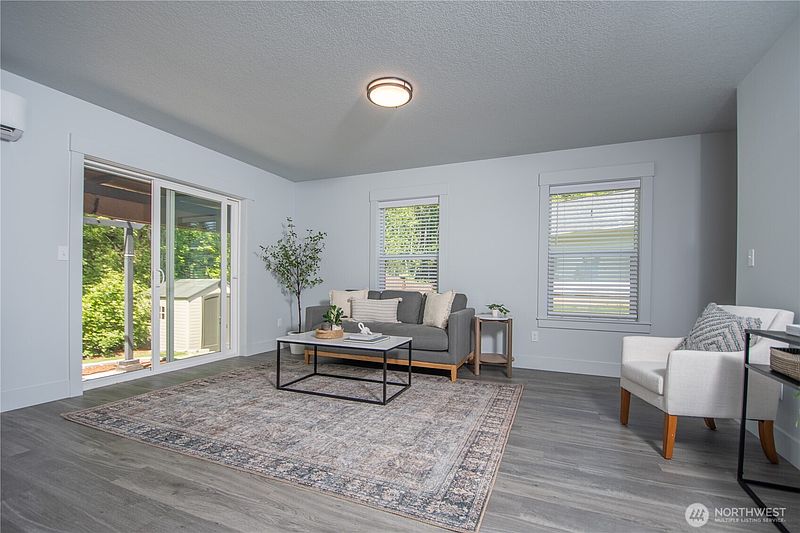 3rd image of 206 Oak Street