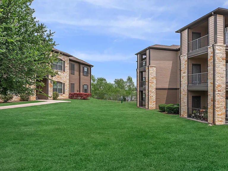 Town Creek Village Apartments — Photo 25