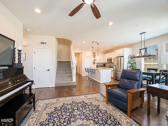 4th image of 625 Agapanthus Way