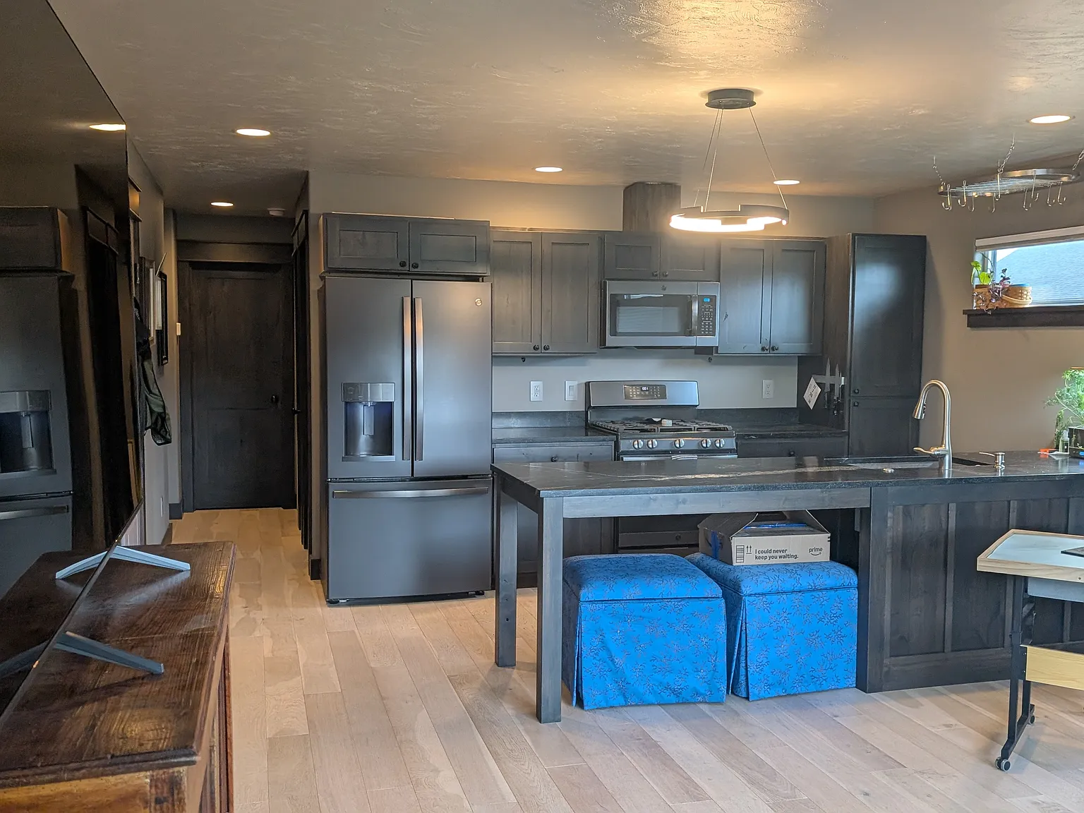 2 bed, 830 sqft, $2,800 — Photo 2