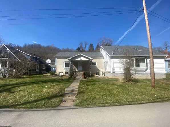 104 Maple St, Worthington, WV 26591
