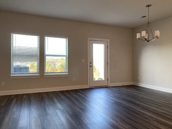 367 Coleman Ct — Photo 4