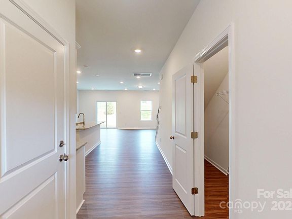 3rd image of 3164 Lilac Grove Dr