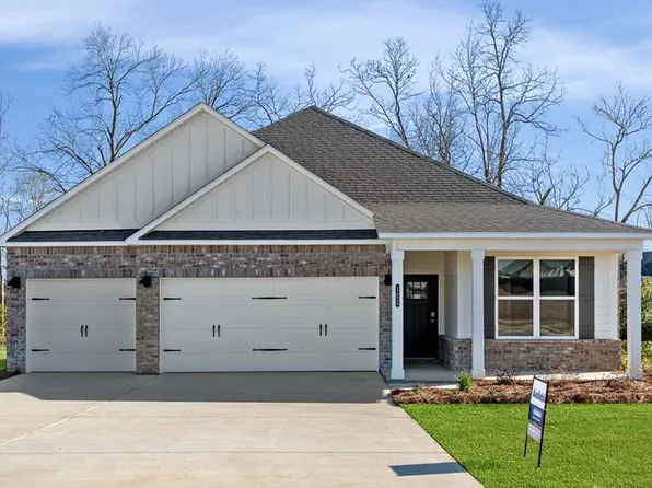 102 Tyler Way, Headland, AL 36345