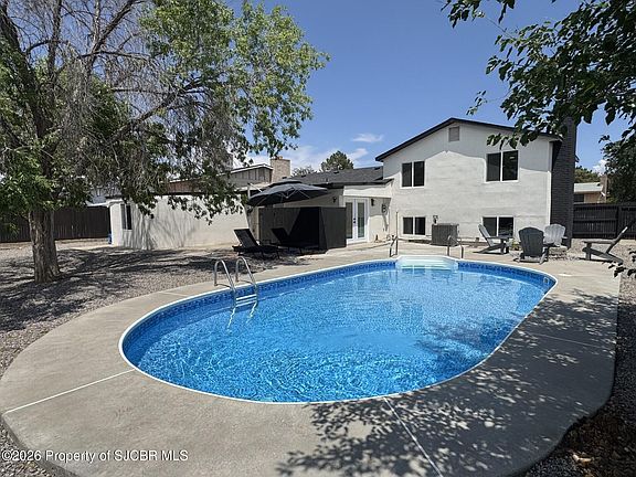 3rd image of 1209 Camina Hermosa