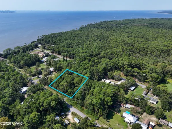 136 Cypress St, Freeport, FL 32439