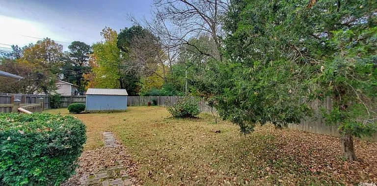 2205 Amy Ann St — Photo 14
