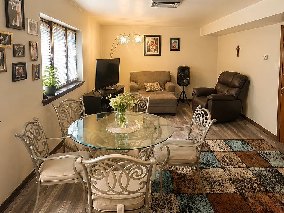 528 Saint Clair Ave #2C