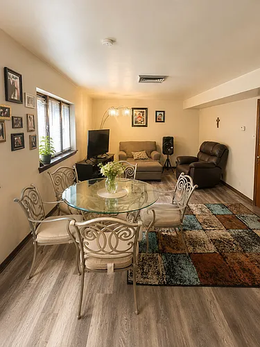 528 Saint Clair Ave #2C Photo 1