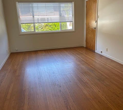 5th image of 41 Woodland Ave APT 2
