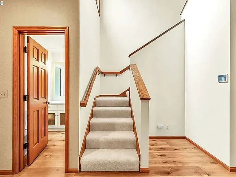 574 Wimbledon Ct — Photo 9