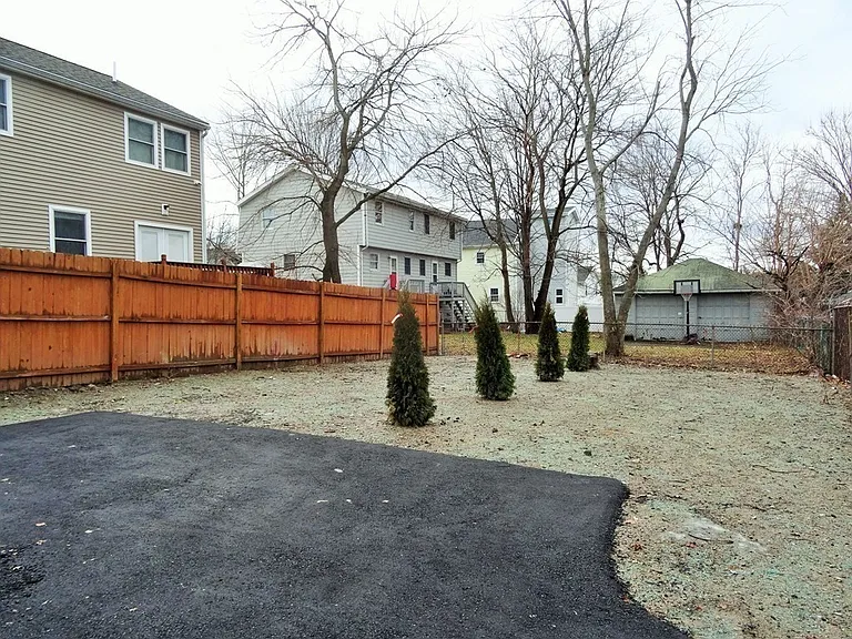 68 Rockwell Ave — Photo 14