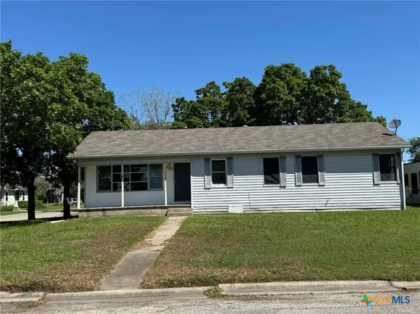 702 E Rosebud Ave, Victoria, TX 77901