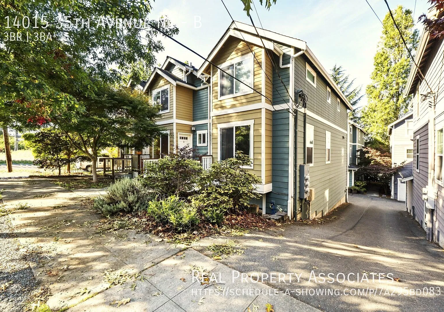 Bright & Spacious 3-Bedroom Townhouse in Seattle-Updated & Move-In Ready! — Photo 1