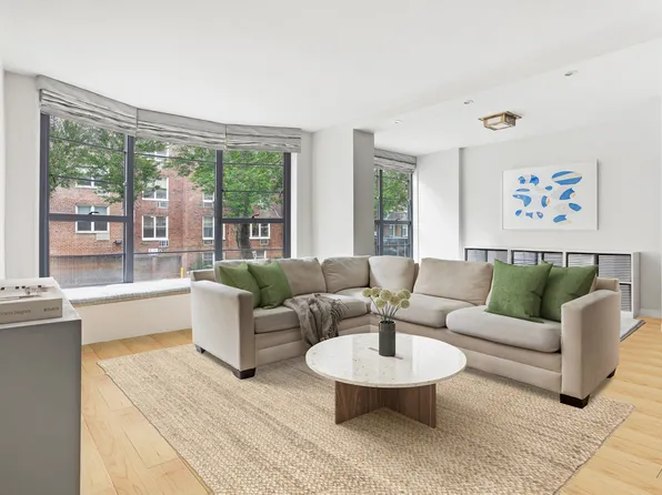 37 West 12th Street image 1 of 11