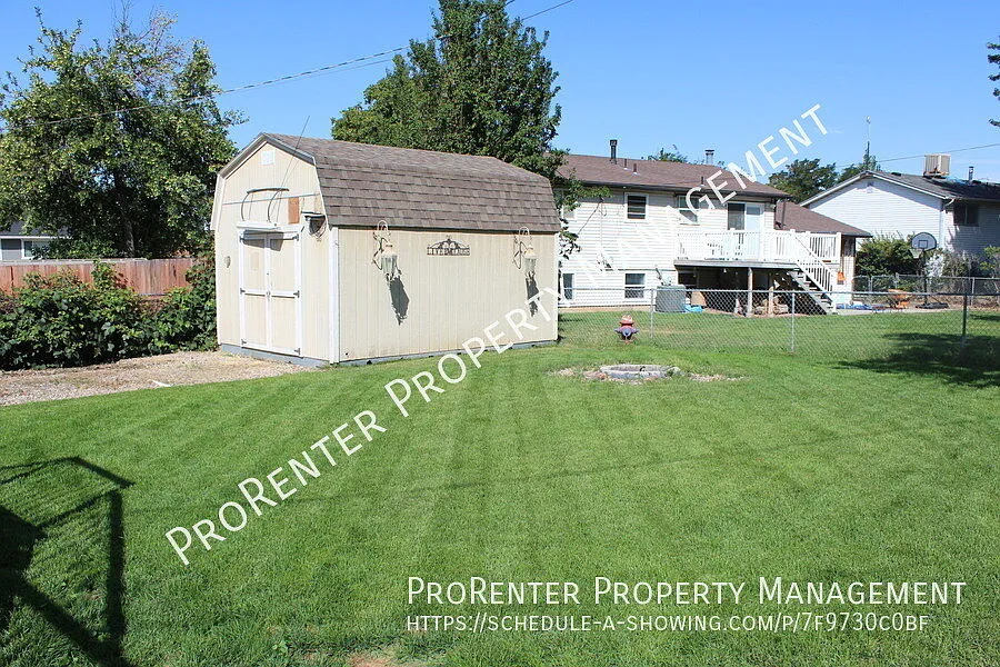 Great 5 Bed, 2 Bath Layton Home — Photo 3