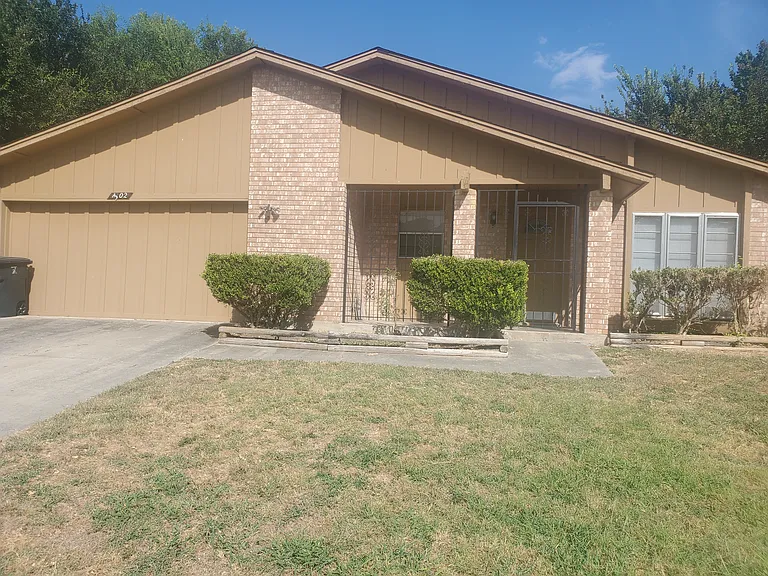 1302 Swope Dr — Photo 3