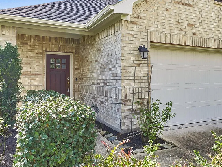 8415 Balding Dr — Photo 2