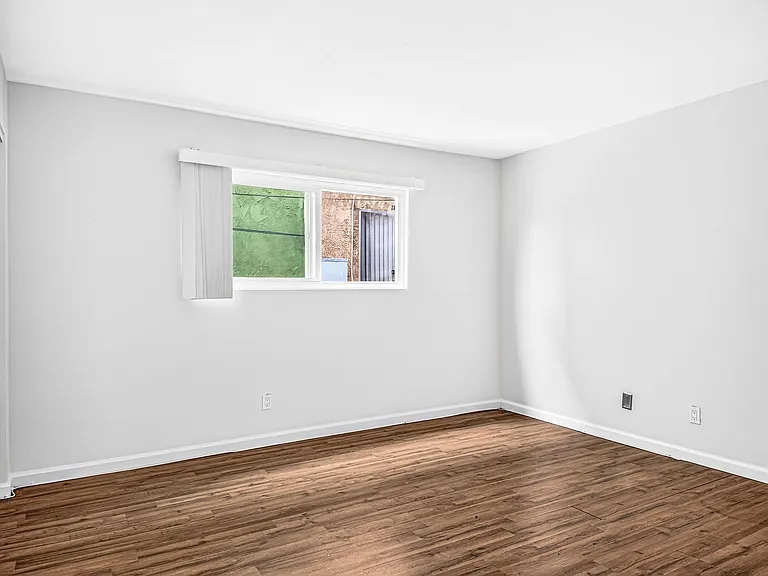 908 Roswell Avenue — Photo 23