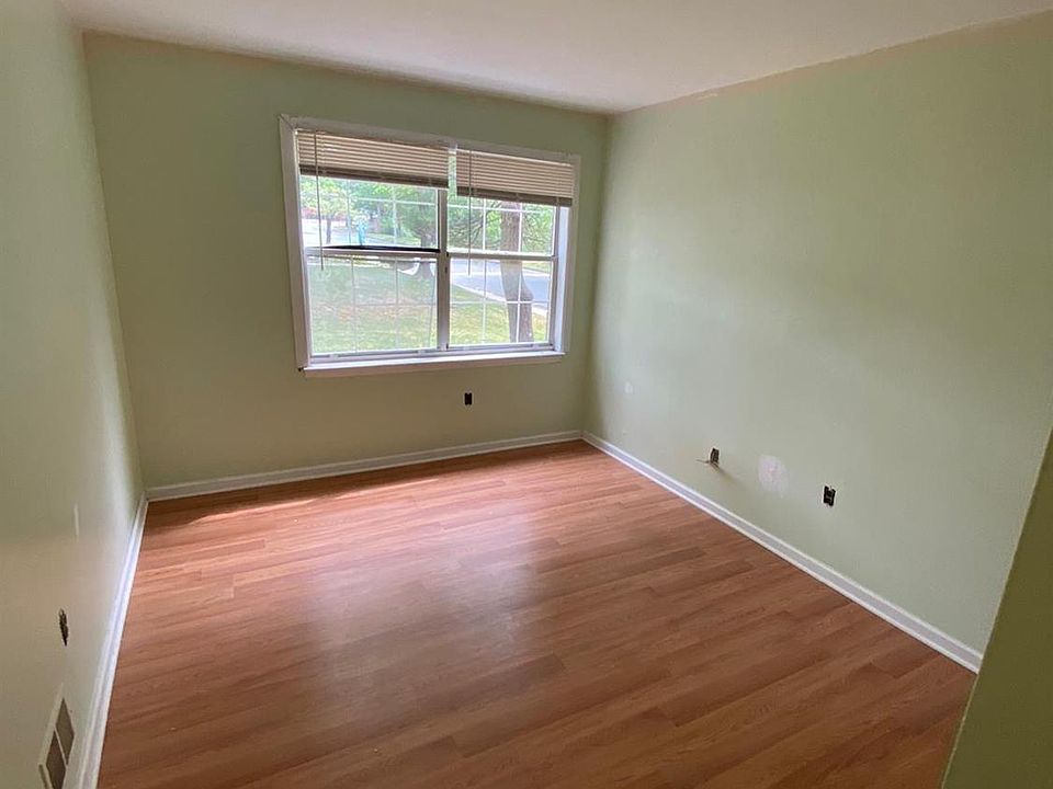 2nd image of 304 Green St #304