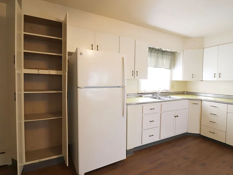 517 E Main St — Photo 8