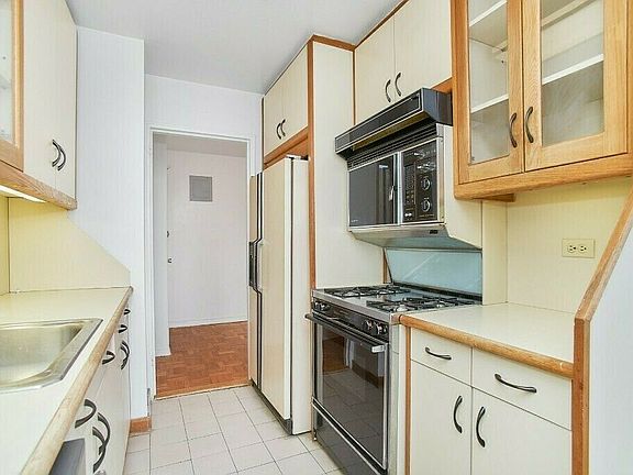 5th image of 350 E 52nd St APT 11D