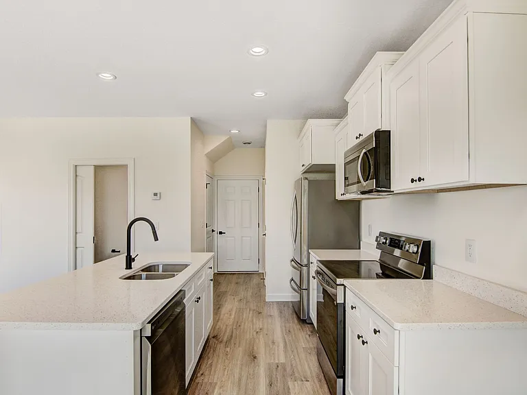 2460 Cedarwood Ln — Photo 10