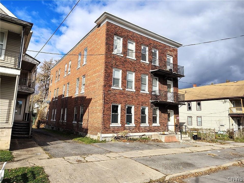 1st image of 418 Bacon St