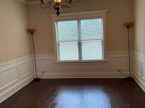 5th image of 208 Deodar Ln