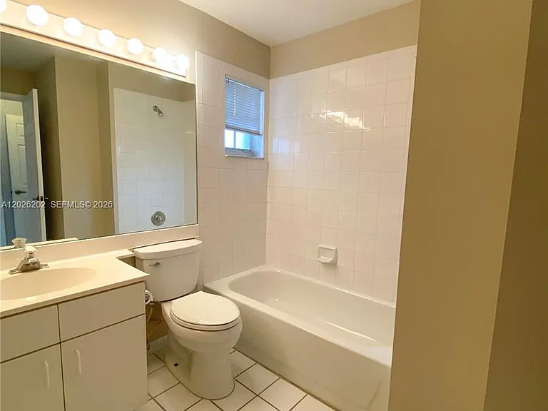 487 SE 20th Dr — Photo 10