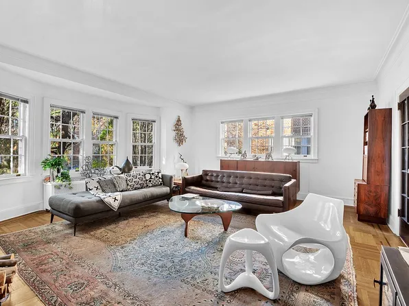 34-41 83rd St, Jackson Heights, NY 11372