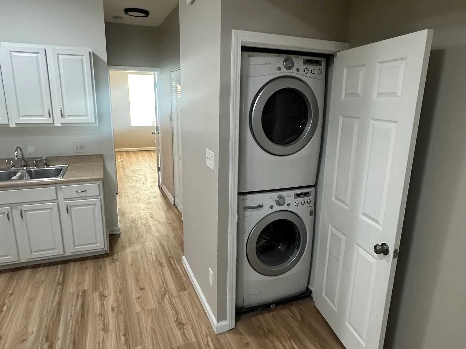 2 bed, 800 sqft, $975 — Photo 4