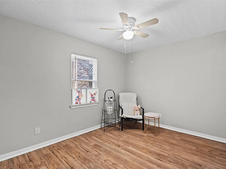 918 Winnie St #104 — Photo 7