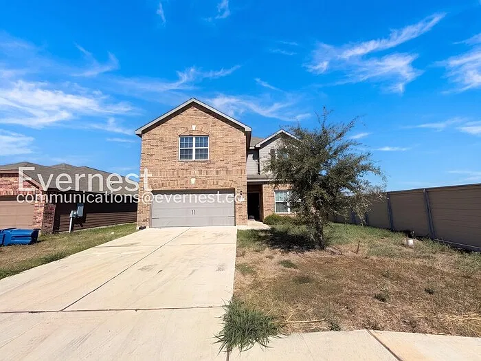 5 bed, 2.5 bath, 2542 sqft, $1,850 — Photo 1