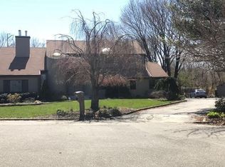 3 Dohne Ct, Greenlawn, NY 11740