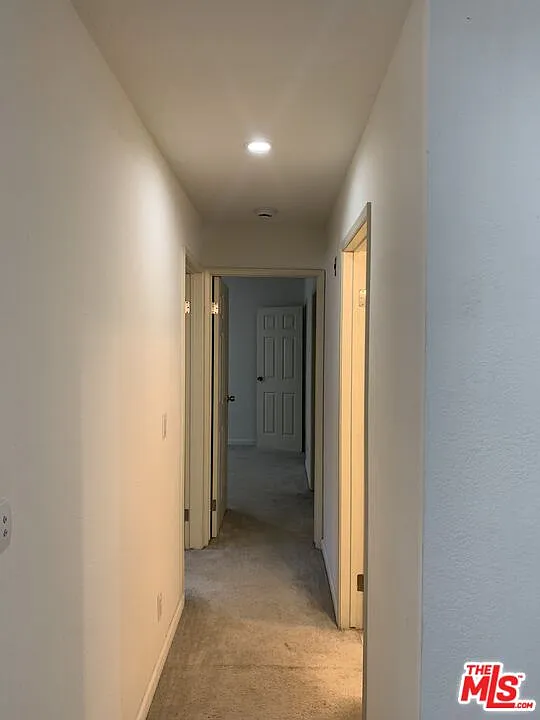 3 bed, 3.0 bath, 1200 sqft, $3,050 — Photo 4