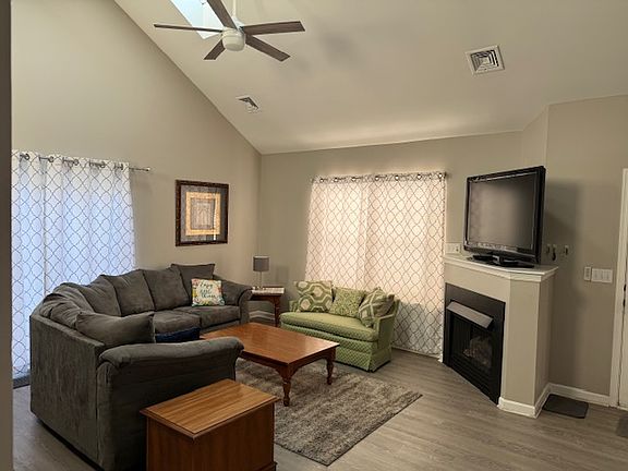 5th image of 25 Courtyard Dr