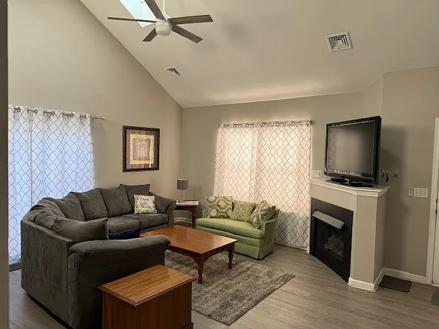 25 Courtyard Dr — Photo 5