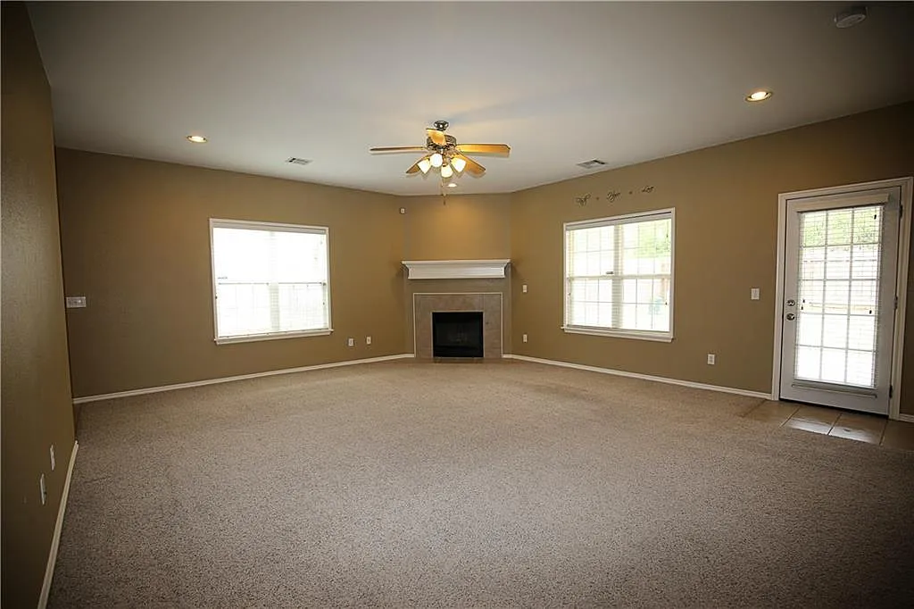 5904 SE 71st St - 1 — Photo 2