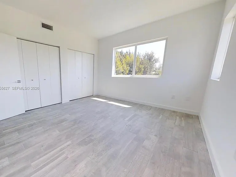 321 S Shore Dr #12 — Photo 5