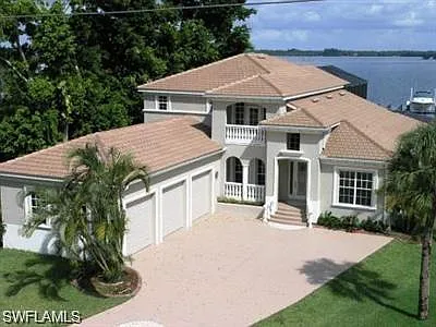 E Riverside Dr — Photo 21