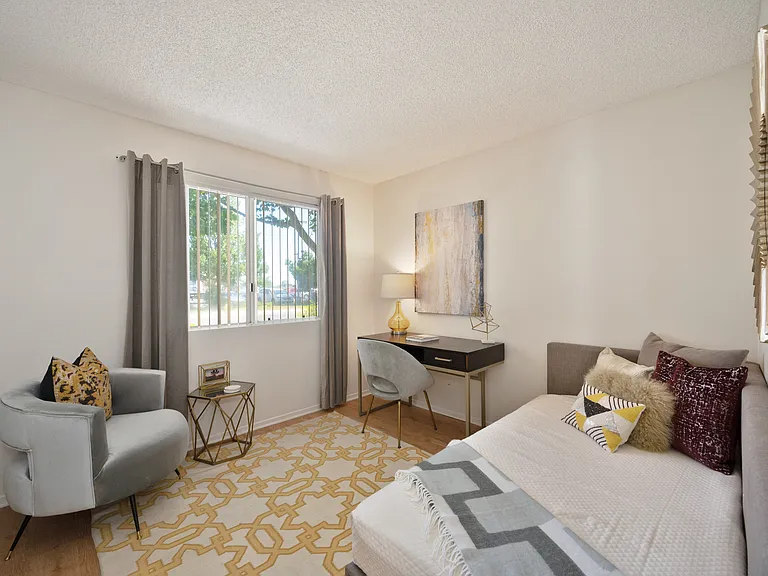 West Park Villas Apartments — Photo 19