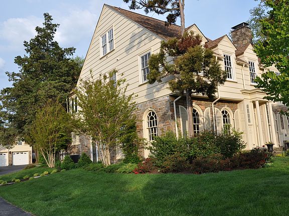 Side View with Garage